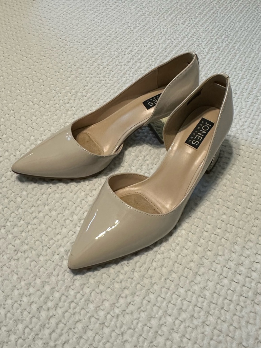 Jones New York Patent Pointed Toe Low Block Heel Pumps in Nude - Picture 3 of 9